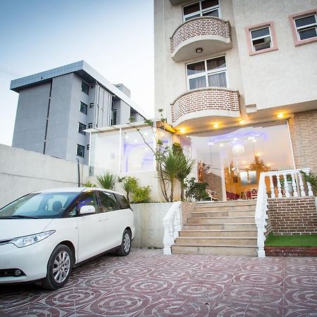 White House Addis Hotel Bagian luar foto