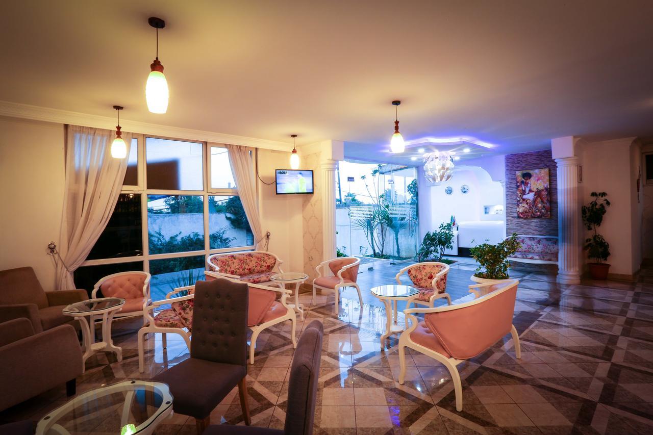 White House Addis Hotel Bagian luar foto