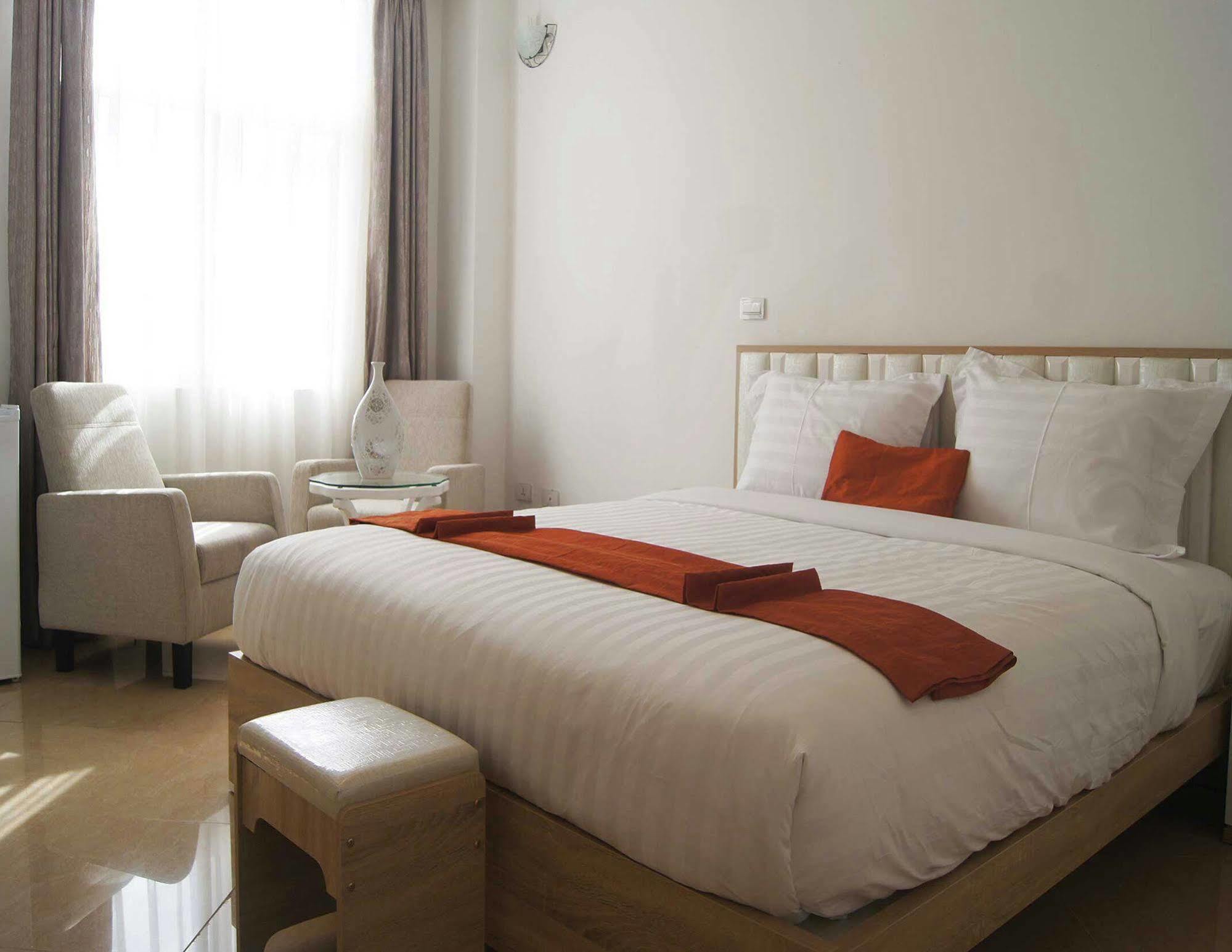 White House Addis Hotel Bagian luar foto