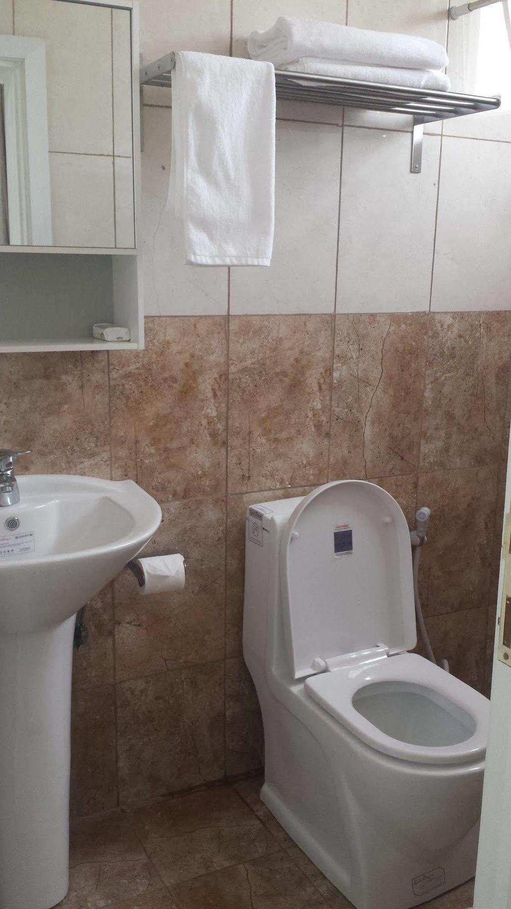 White House Addis Hotel Bagian luar foto